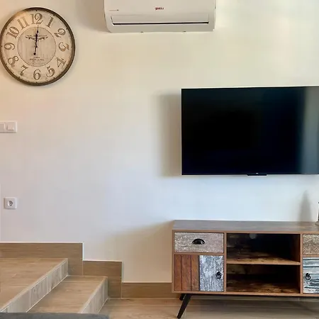 Paraiso Designer Conditioned With Terrace